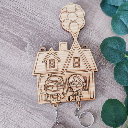 duo de llaveros romanticos exclusivos de Forja y Madera con silueta de la casa de up