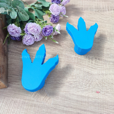 colgador de madera o metal con tematica de dinosaurios