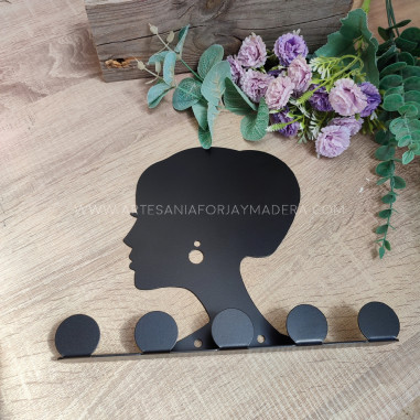 Porta collares mujer de hierro