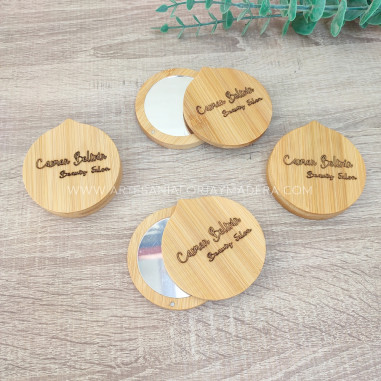 Espejo de madera con tapa