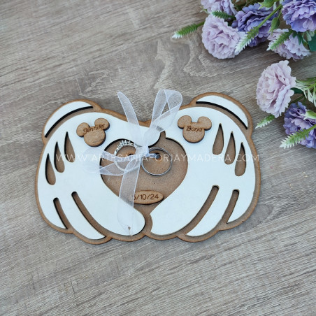cojin o soporte de anillos de boda exclusivo de Forja y Madera