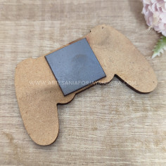 figura magnetica de madera con tematica gaming 2