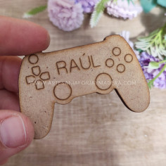 Iman Mando consola gamer