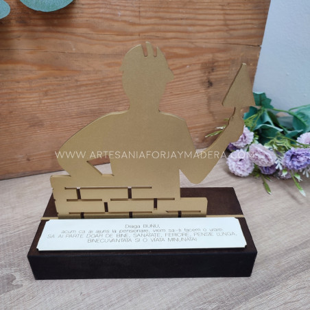 regalo original para homenajear a un albañil