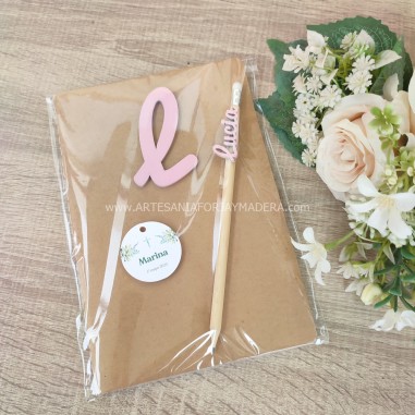 Cuaderno + lápiz con nombre madera