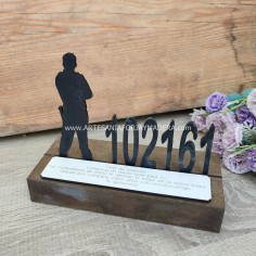 diseño de regalo de jubilacion de Forja y Madera con caracter 2