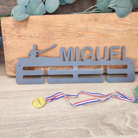 colgador de medallas de piragüismo exclusivo de Forja y Madera