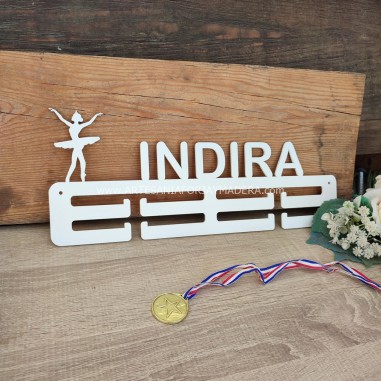 colgador de medallas de danza exclusivo de Forja y Madera