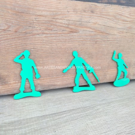 figura decorativa de soldados de plastico de Forja y Madera