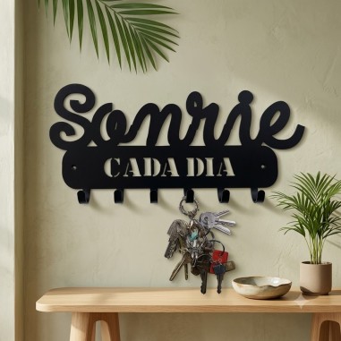 colgador de llaves de acero sonrie cada dia personalizado