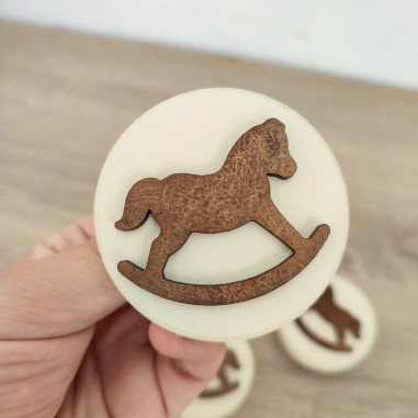 herraje personalizado de madera o metal con forma de juguete