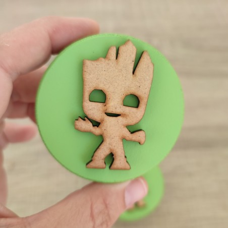herraje personalizado de madera o metal con forma de personaje