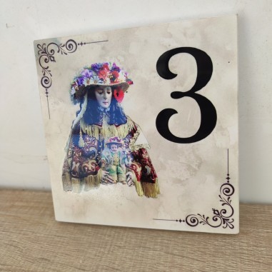 identificador de hogar cuadrado con relieve de la blanca paloma