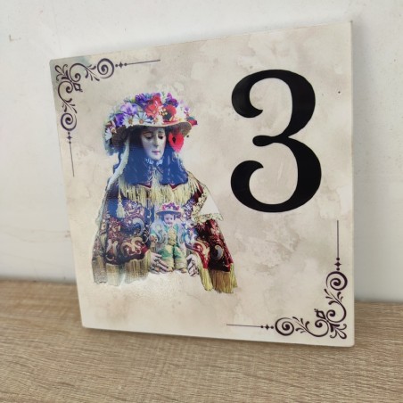 identificador de hogar cuadrado con relieve de la blanca paloma