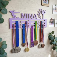 colgador de medallas deportivo exclusivo de Forja y Madera