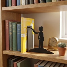 apoyalibros literario con diseño de el principito exclusivo de Forja y Madera