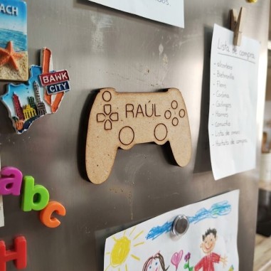 figura magnetica de madera con tematica gaming