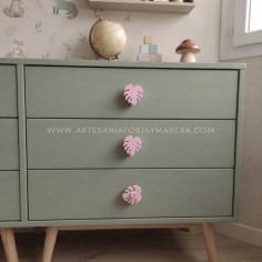 articulo artesanal de decoracion con tematica botánica y natural