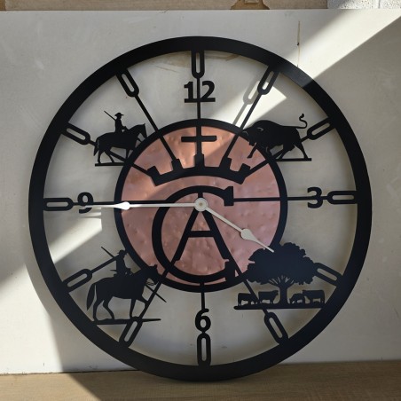 reloj de pared con silueta ecuestre exclusivo de Forja y Madera
