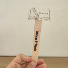 marcapaginas de madera para jubilacion de profesora personalizado 2