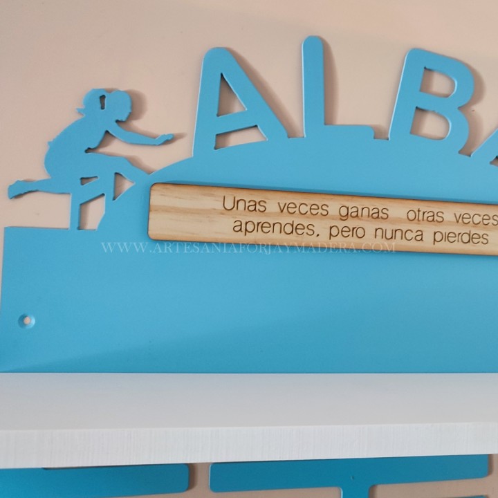 Medallero Balda y frase Salto y...