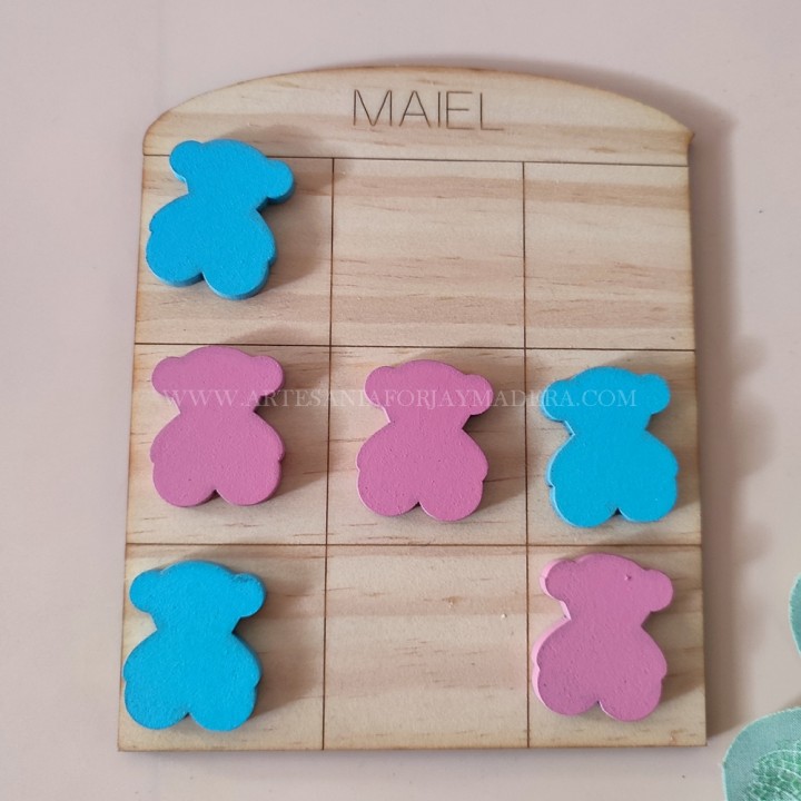 tres en raya personalizado con caracter y presencia