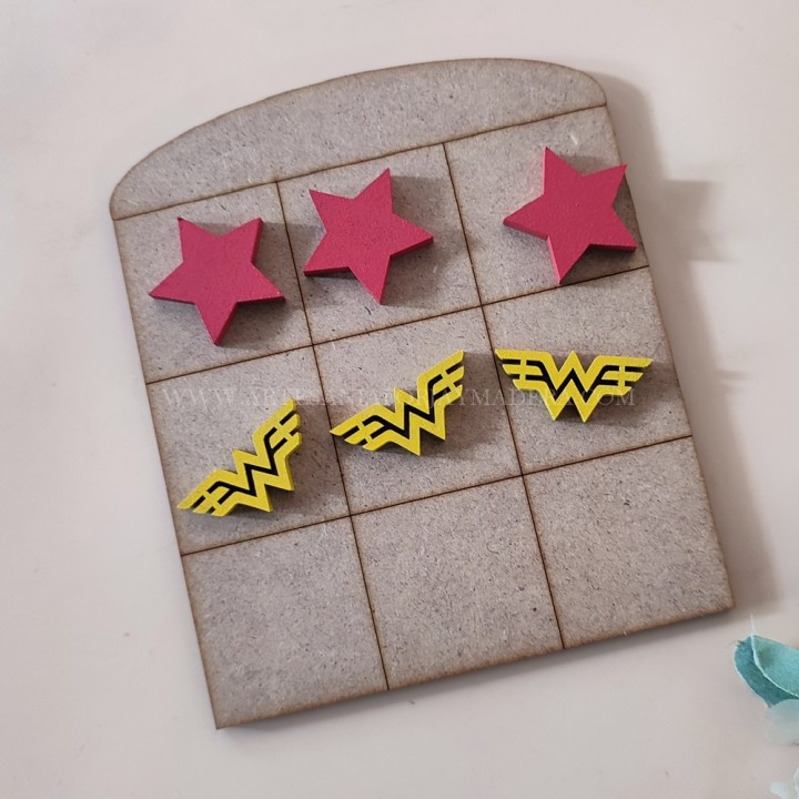 Juego 3 en Raya superhéroes Wonderwoman
