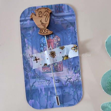 pin de solapa exclusivo de Forja y Madera con forma de taza chip